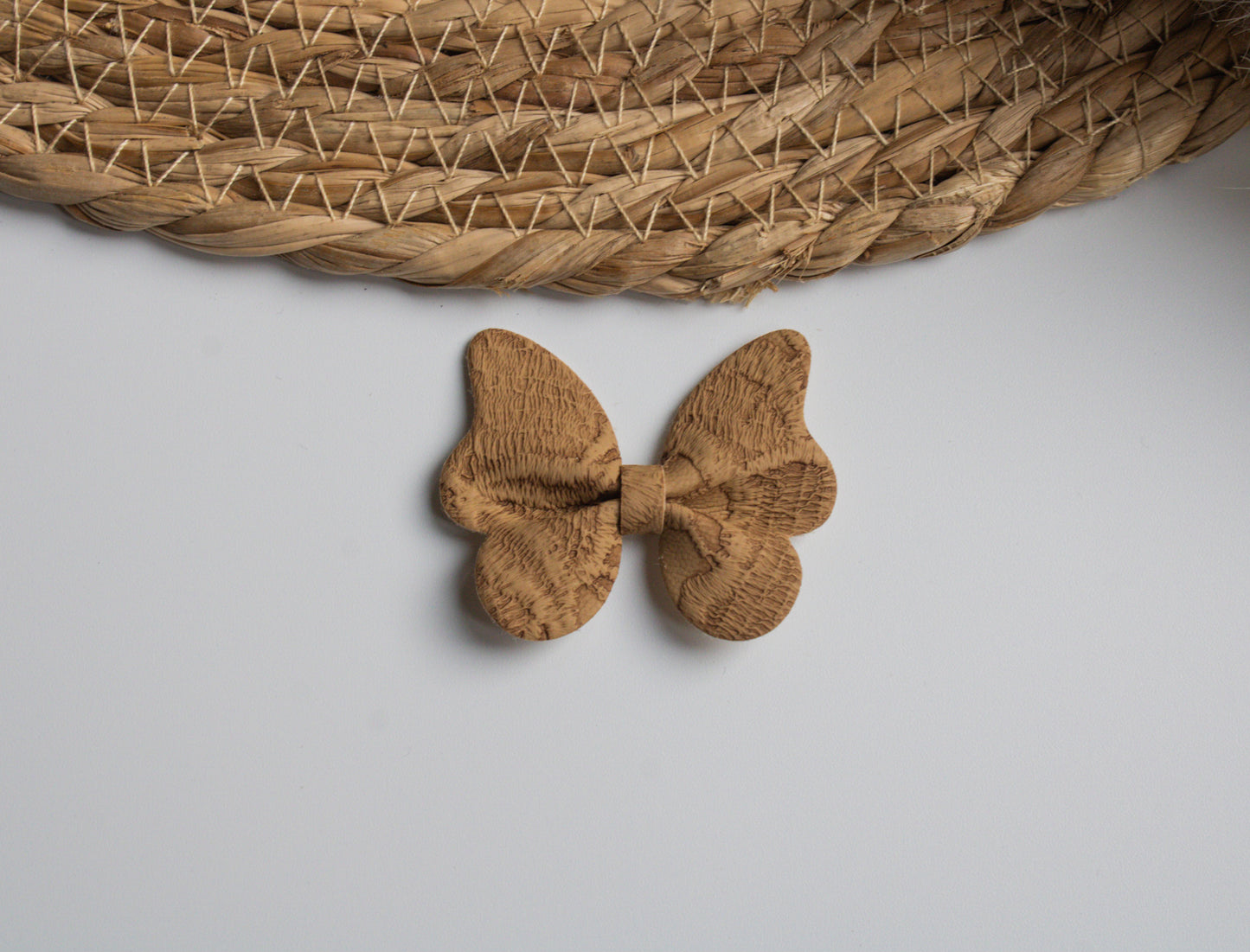 Vlinder strik bruin kant