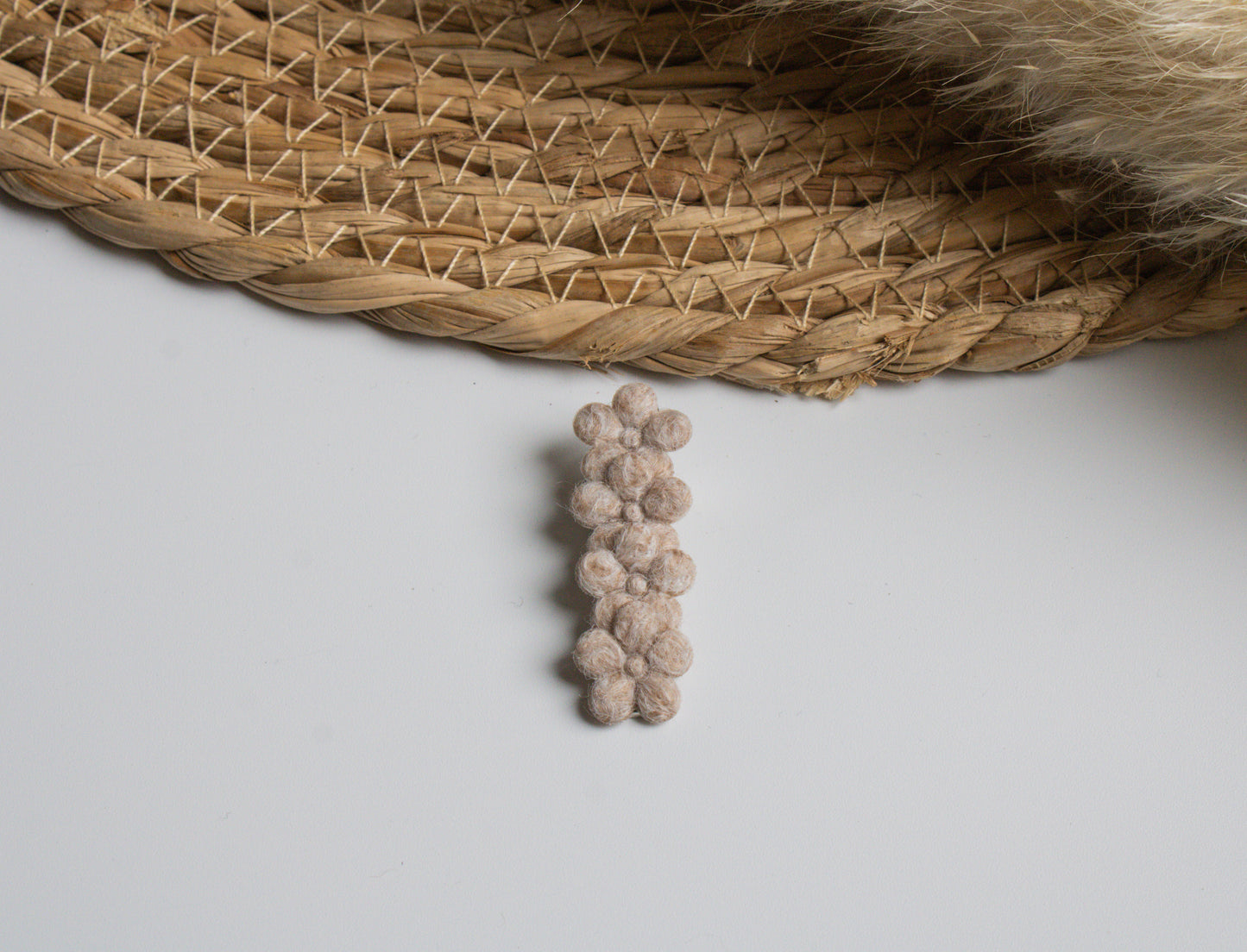 Clip Flower wol beige